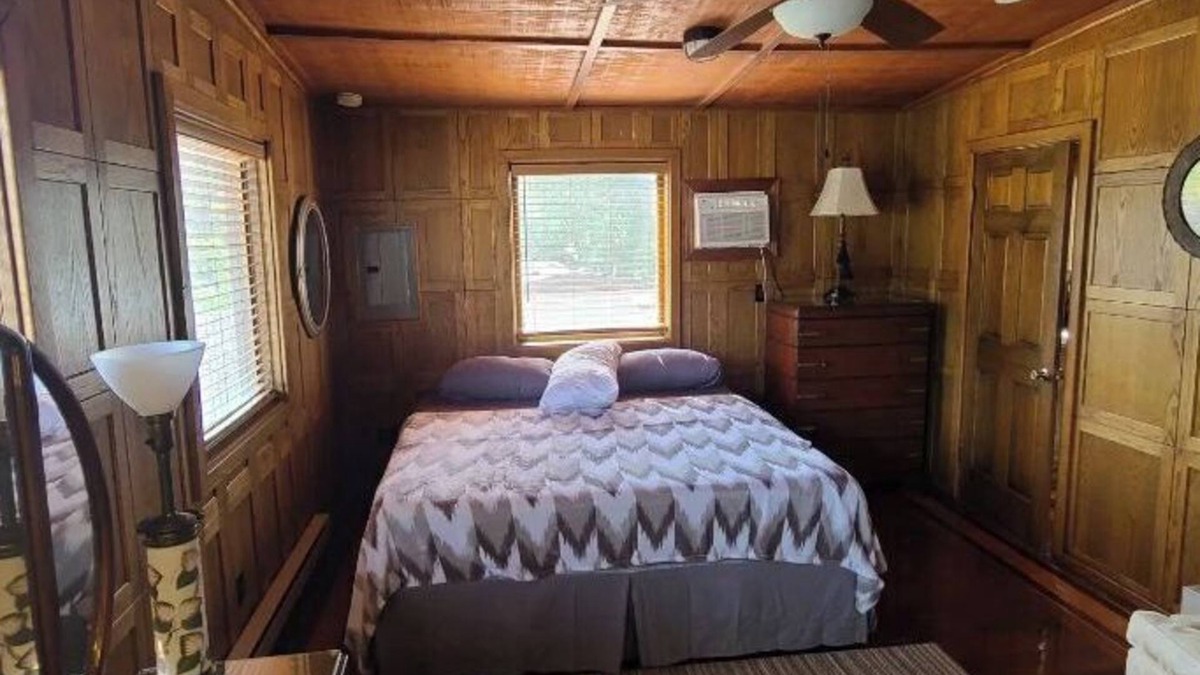 St. Joseph Cabin | Quaint and peaceful waterfront cabin #3-1-Bdrm,upper.