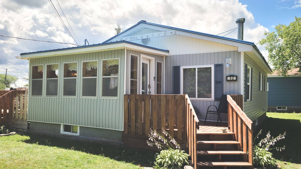 The Bluff Cottage | Quaint beach cottage only 6 minute walk to famous Parlee Beach
