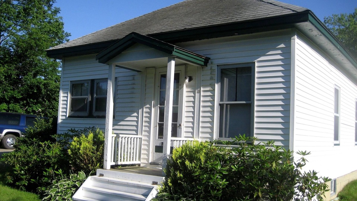 Camden House | Quaint Bungalow Minutes From Downtown, Harbor, Shops