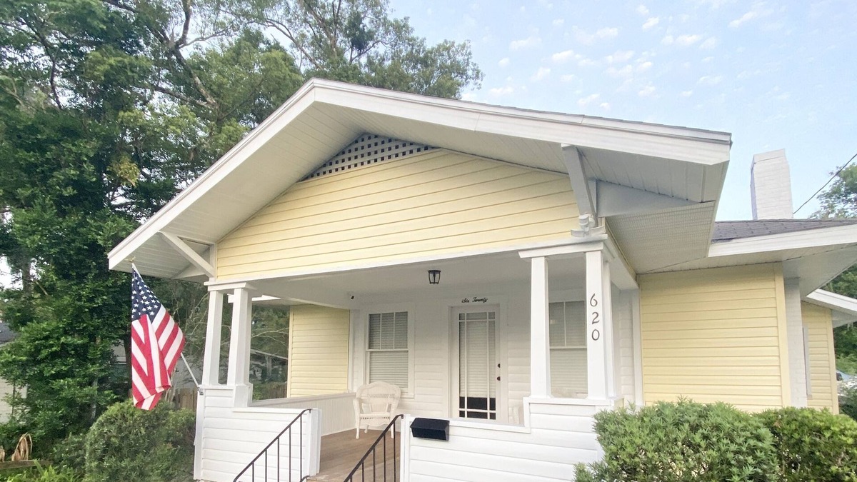 DeLand House | Quaint Bungalow walking distance to downtown DeLand, 2 weeks maximum Stay