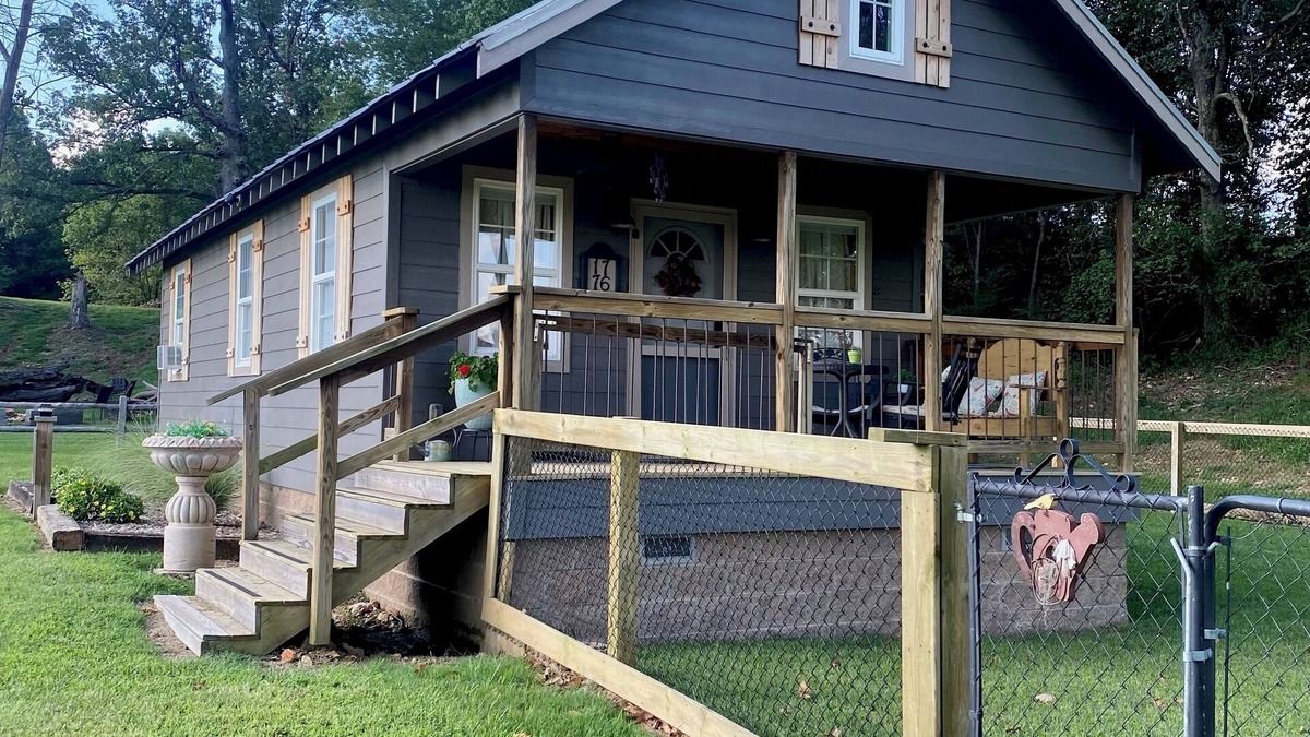 Springdale Cabin | Quaint cabin in foothills of the Ozarks - quick access to Fayetteville and NWA!