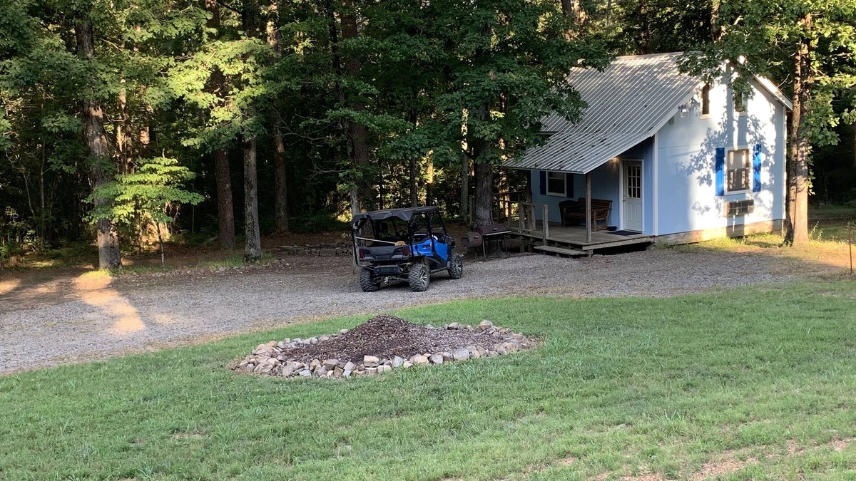 Dover Cabin | Quaint cabin in the heart of the Ozark Mountains.