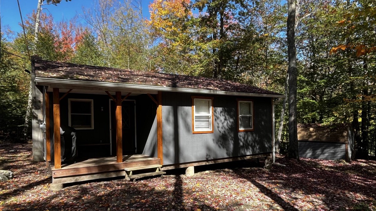 Morris Run Cabin | Quaint Cabin nestled in the woods