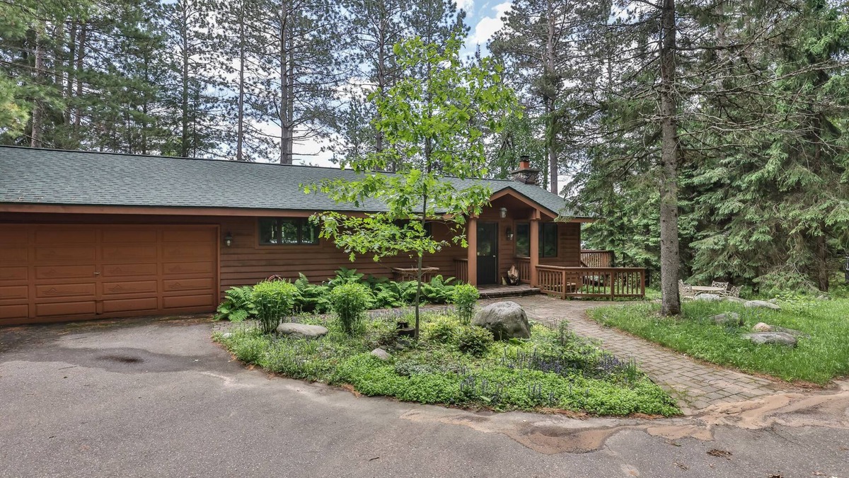 Sayner Cottage | Quaint cabin on the shores of Plum Lake.