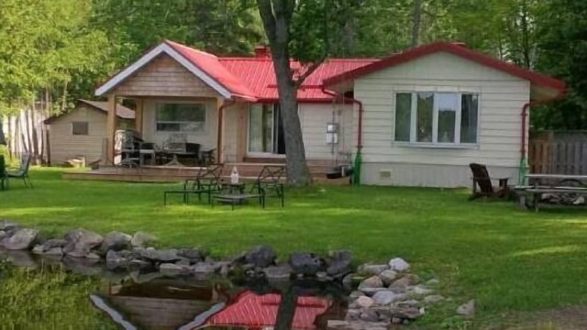 Selwyn Cottage | Quaint Chemong Lake Cottage Rental - Selwyn