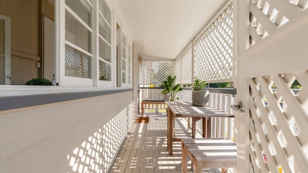 Annerley Apartment | Quaint & Cosy 1 Bedroom Apartment in Queenslander.