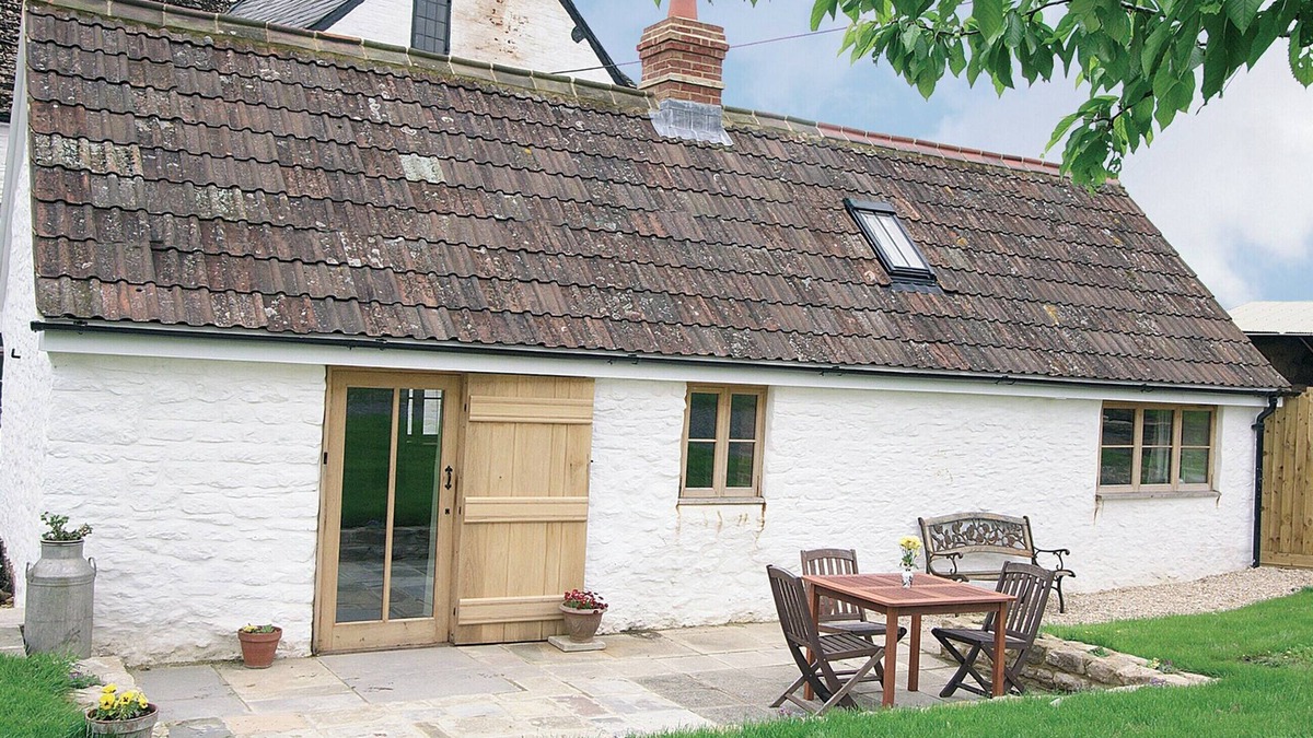 Christian Malford Cottage | Quaint, cosy and comfortable… The Brewhouse is just that.