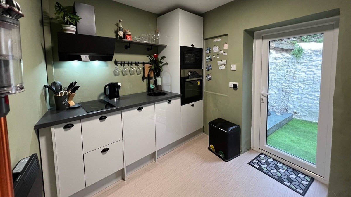 St. Michaels Cottage | Quaint & Cosy Cottage 10 min Walk to the Beach Pets Welcome
