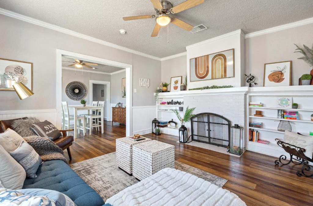 Waco Apartment | Quaint Cottage downtown Waco close to Magnolia, Baylor uni., Cameron Park Zoo.