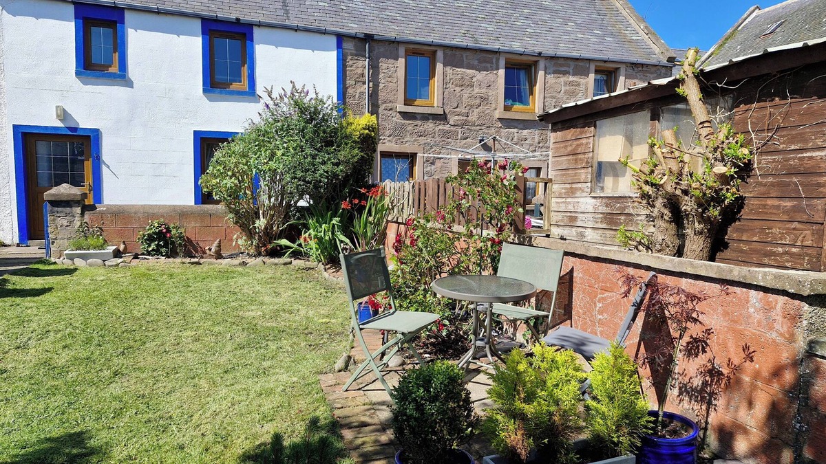 Johnshaven Cottage | Quaint Cottage In A Small Fishing Village