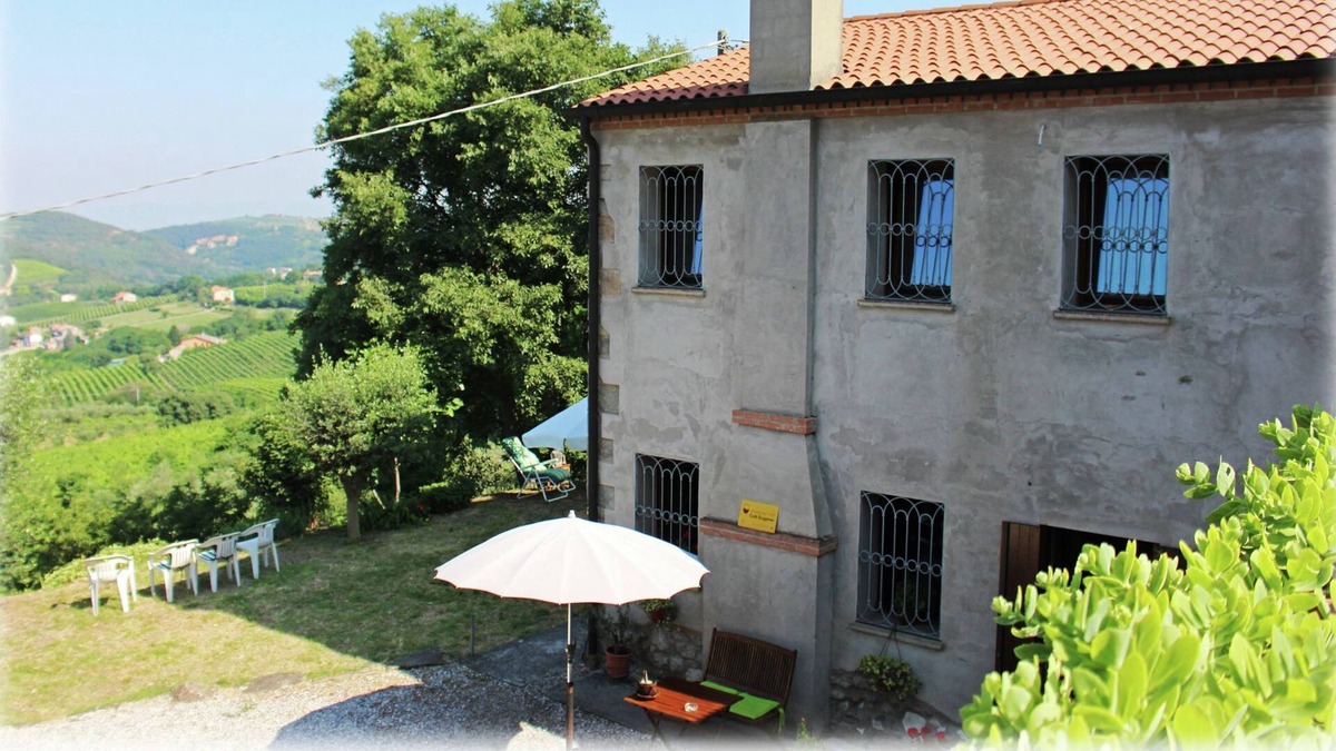 Cornoleda Cottage | Quaint Cottage in Cornoleda with Garden only 1 hour away to Venice