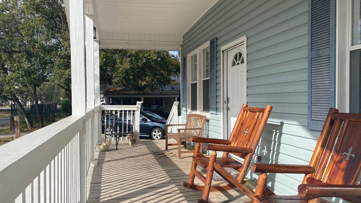 Ocean Springs House | Quaint cottage near the heart of Ocean Springs