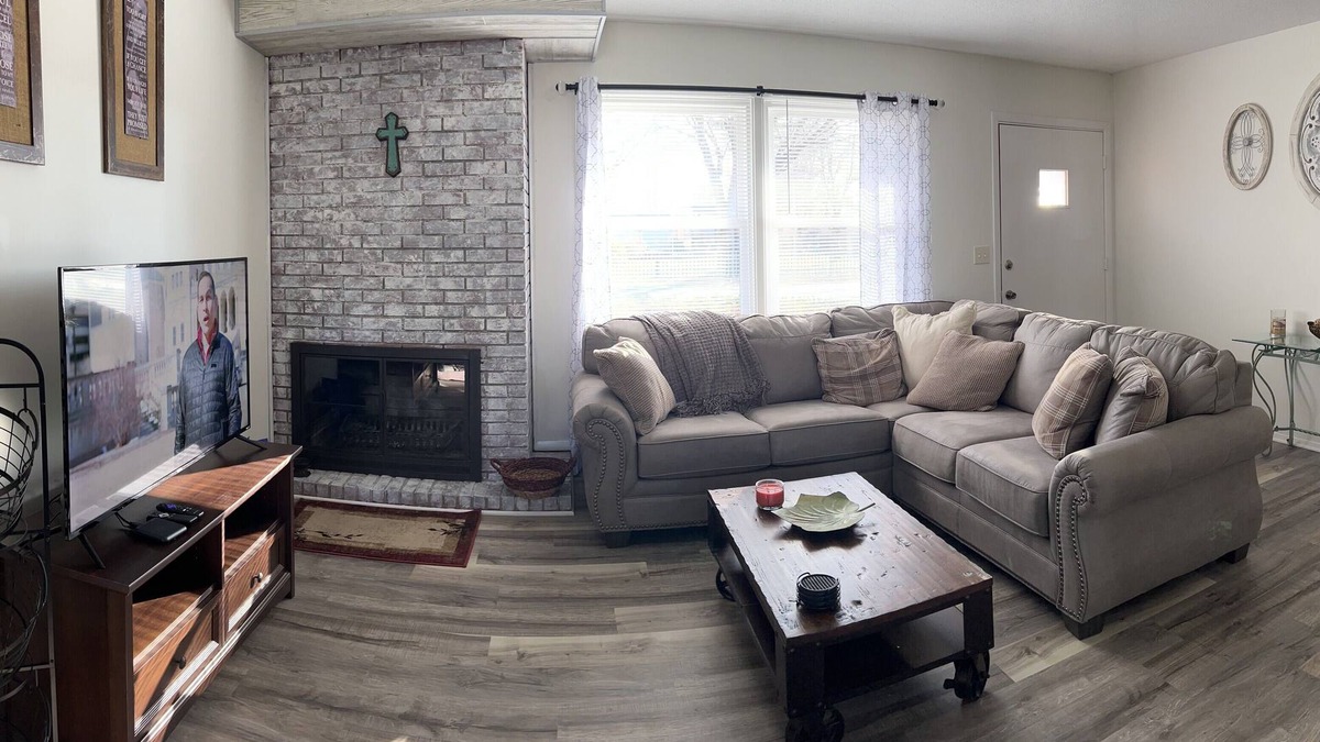 Muncie House | Quaint cottage near Ball Hospital and Ball College