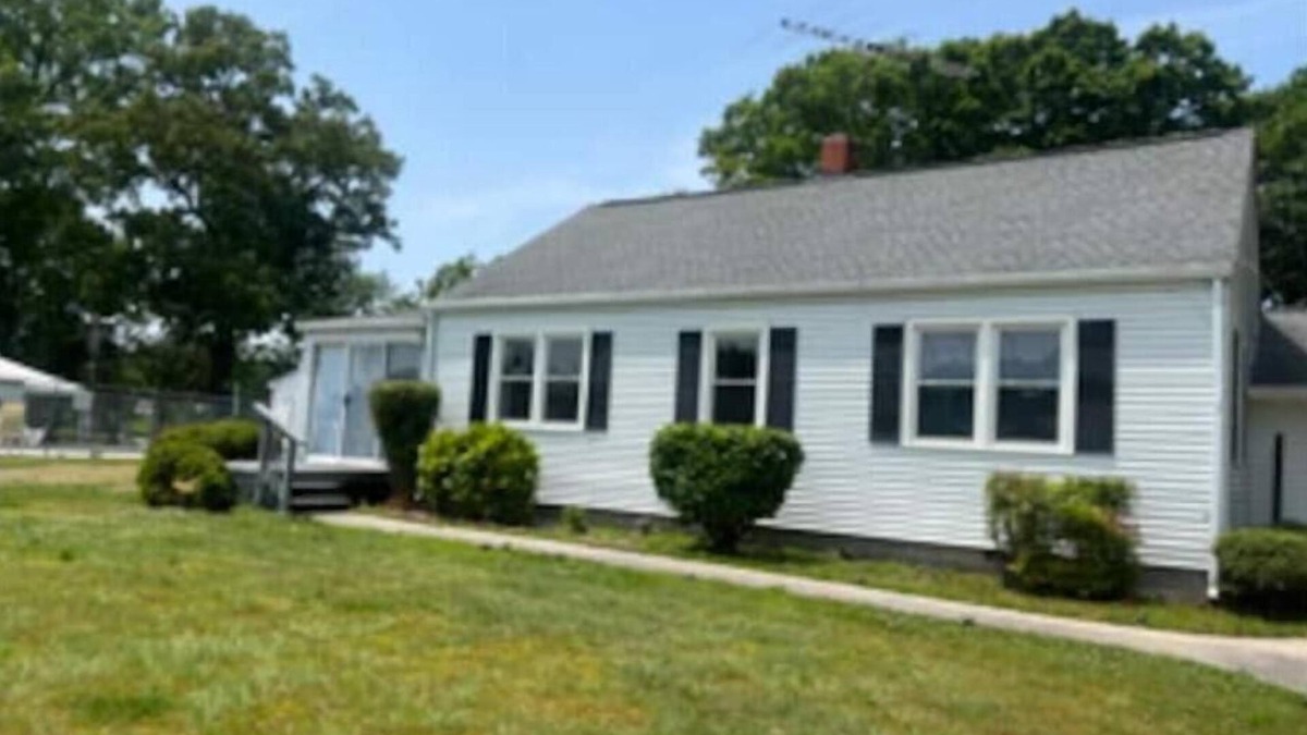 Lancaster House | Quaint Cottage on Myer Creek