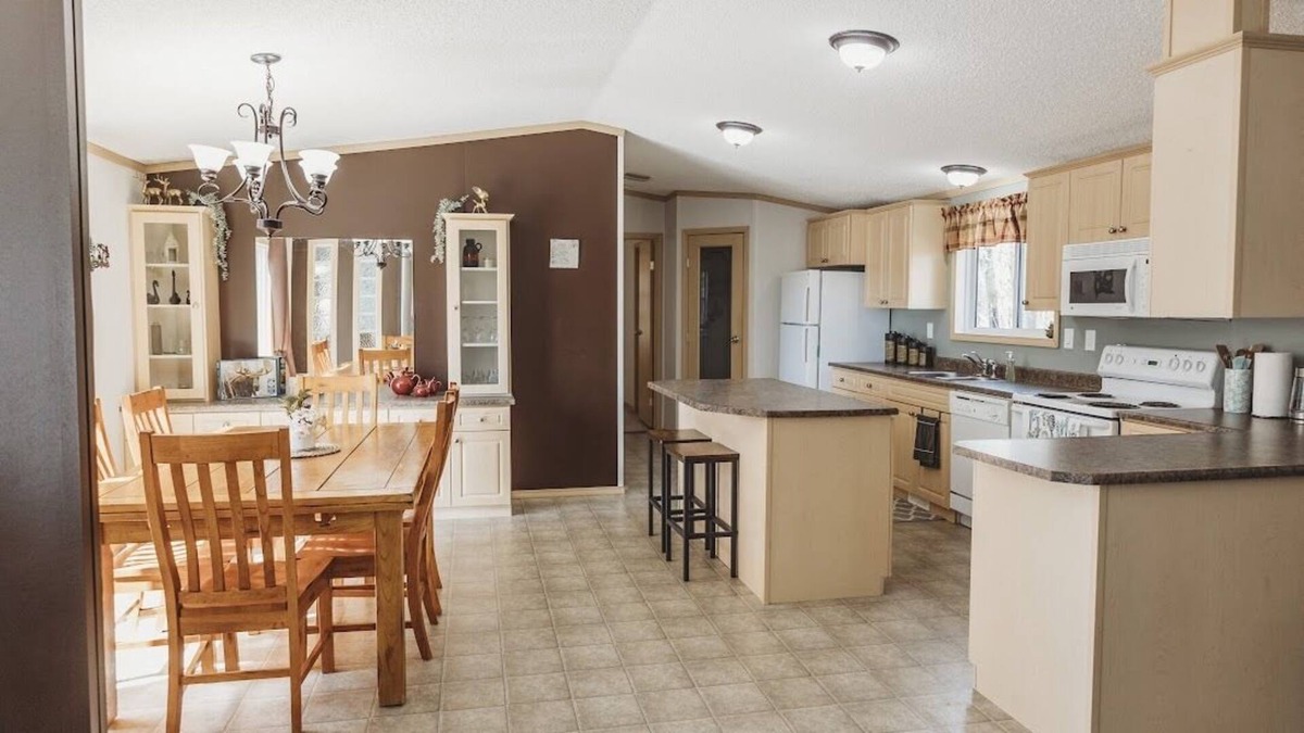 Central Alberta House | Quaint country cottage.