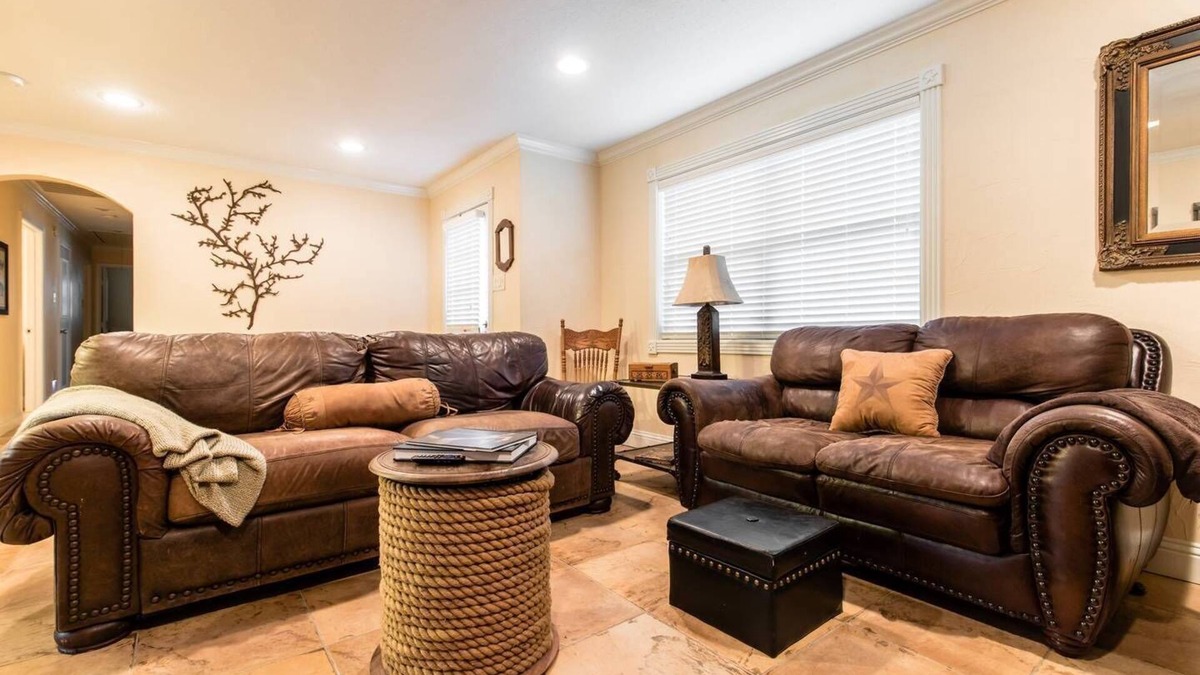 Ovilla House | Quaint Country Lodging Just Far Enough Away From The City!