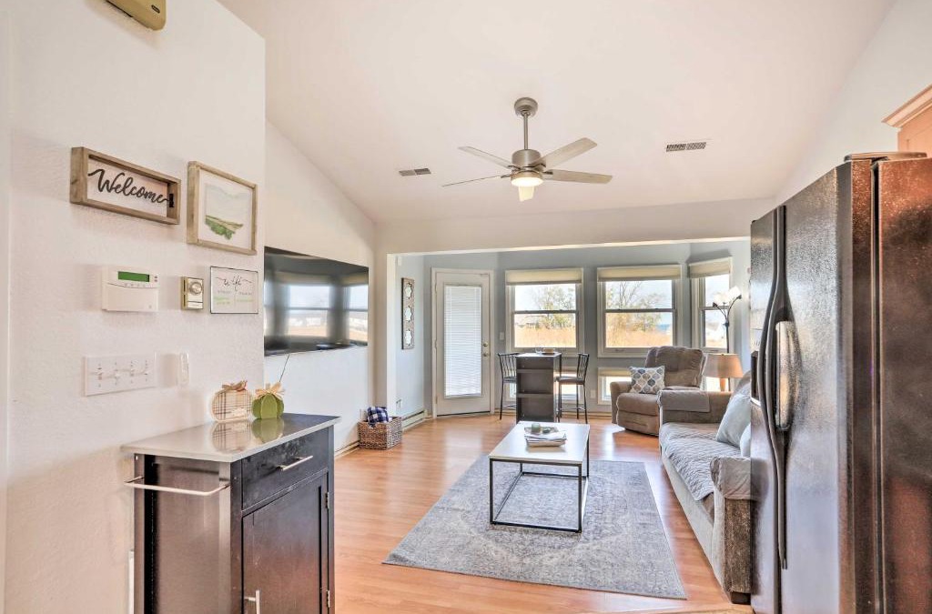 Oak Harbor Apartment | Quaint Couples Escape Pool, Near Lake Erie!