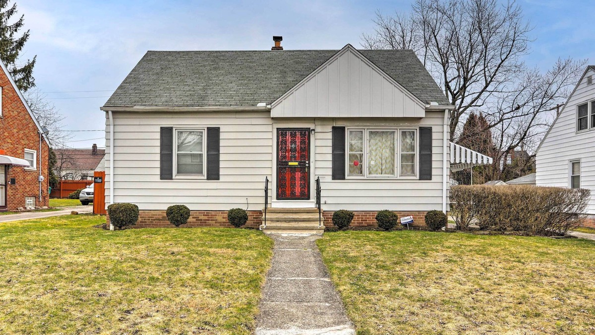 Maple Heights Cottage | Quaint + Cozy Home < 15 Mi to Dtwn Cleveland!