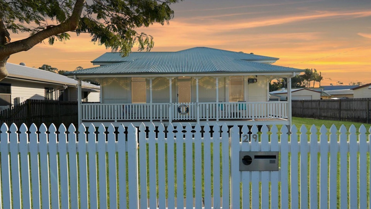 Toogoom House | Quaint, Cute, Pet Friendly Cottage Near The Beach