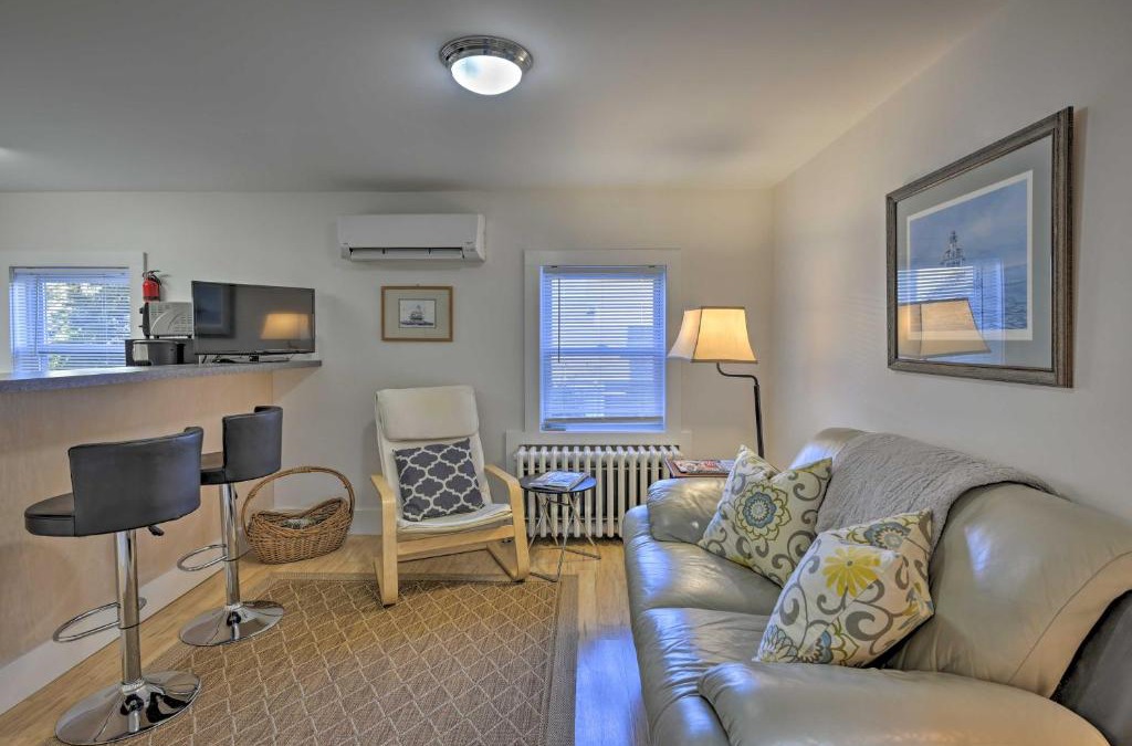 Greenport Apartment | Quaint DT Greenport Apt - 2 Mi to Shelter Island!