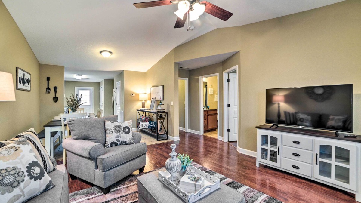 Murray Apartment | Quaint Family Home Near Downtown Murray & MSU