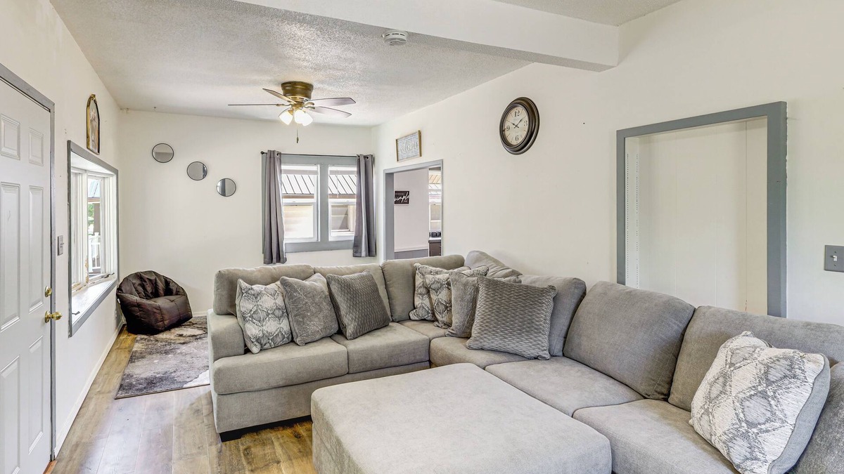Fairbury House | Quaint Family Retreat in Fairbury!