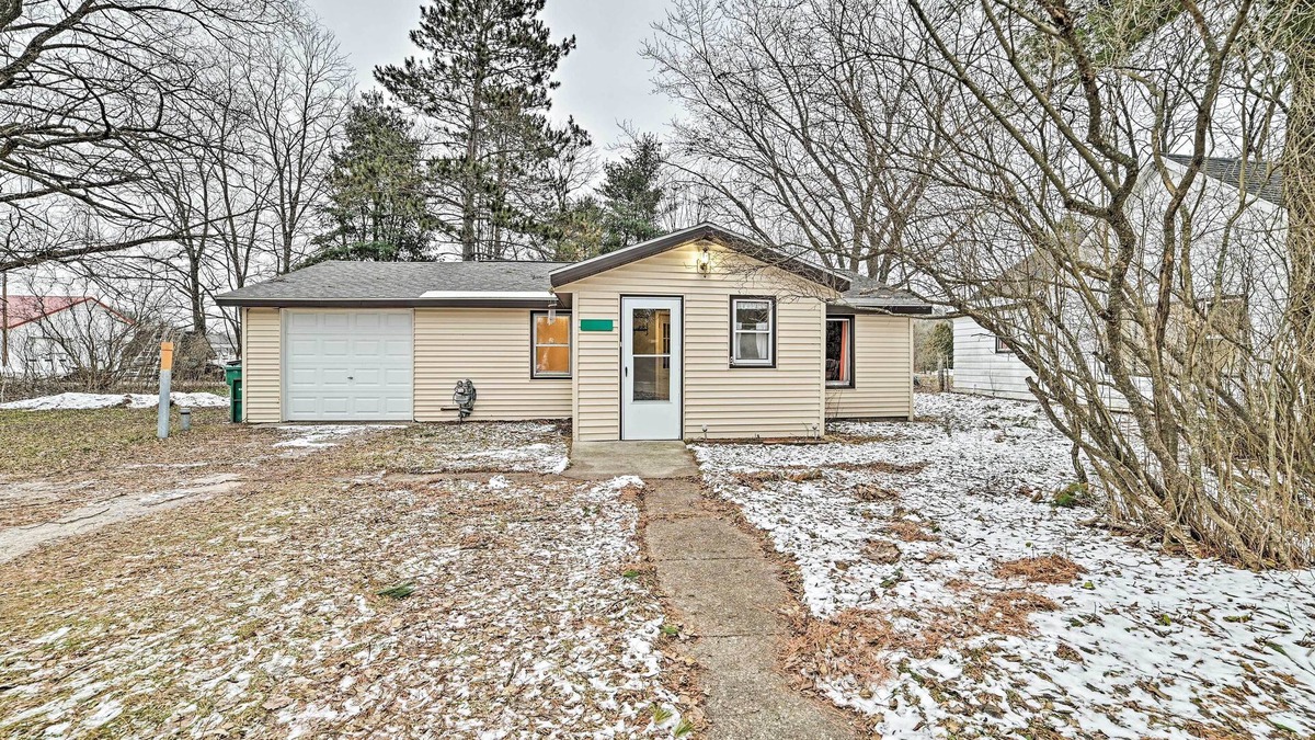 Frederic House | Quaint Frederic Home: Ski, Boat + Hike Nearby