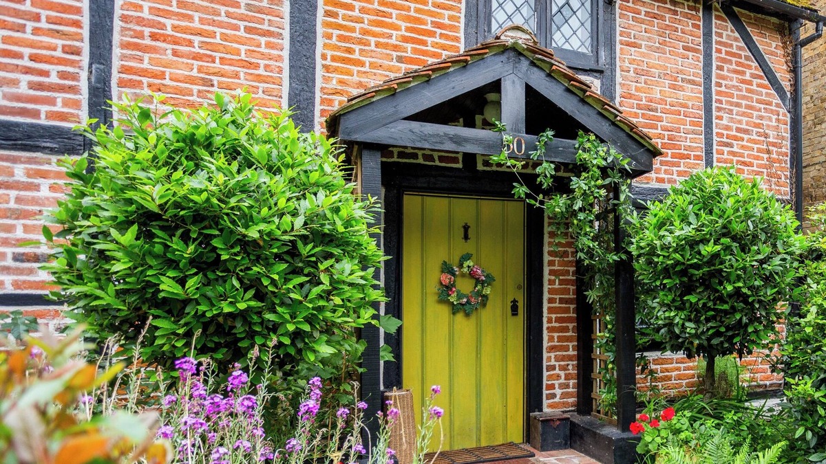 Wraysbury Cottage | Quaint, Historic 400-Year-Old Tudor Cottage Near Windsor
