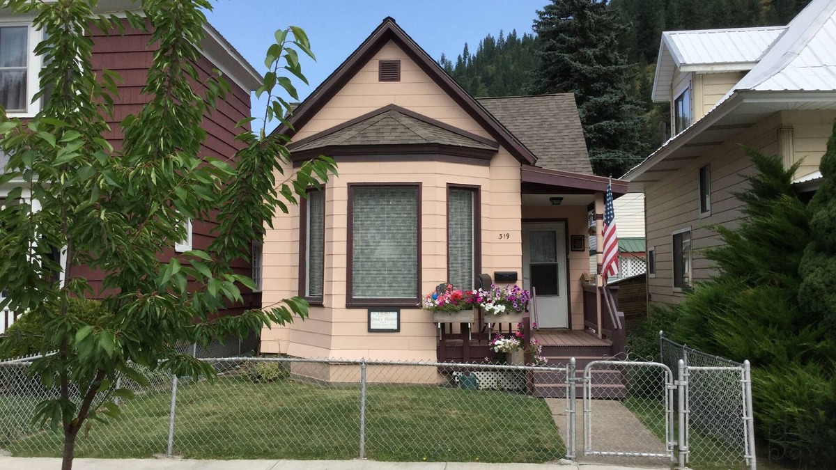 Wallace Cottage | Quaint historic mining town nestled in the mountains between two ski resorts.
