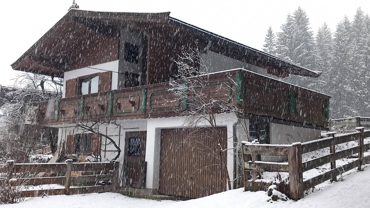 Oberndorf in Tirol House | Quaint holiday home with garden and views