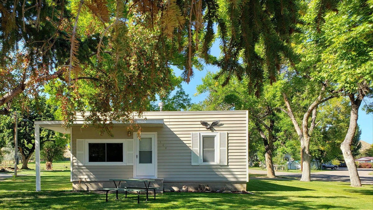 Basin House | Quaint house on the edge of small town
