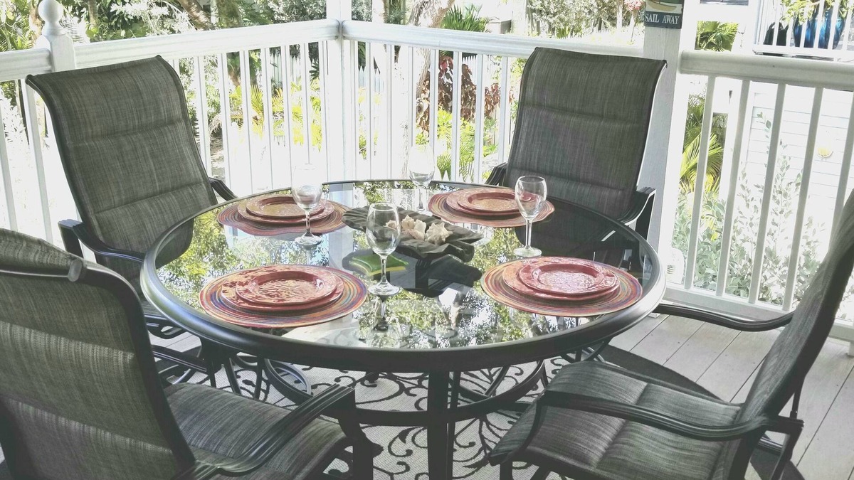 Truman Annex Condo | Quaint Island Escape Condo w/Spacious Balcony Deck in Beautiful Truman Annex