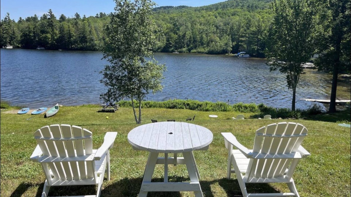 Springfield House | Quaint lakefront; firepit, boat, kayaks, paddleboard, grill, laundry, hammock