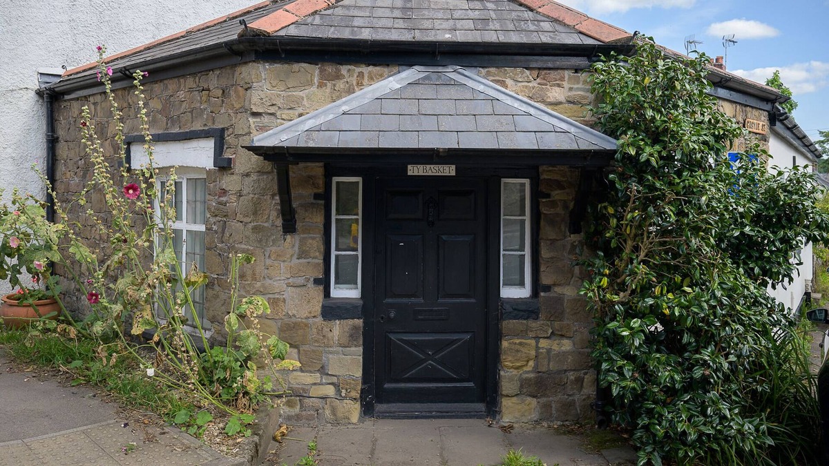 Usk House | Quaint listed building on edge of Brecon Beacons