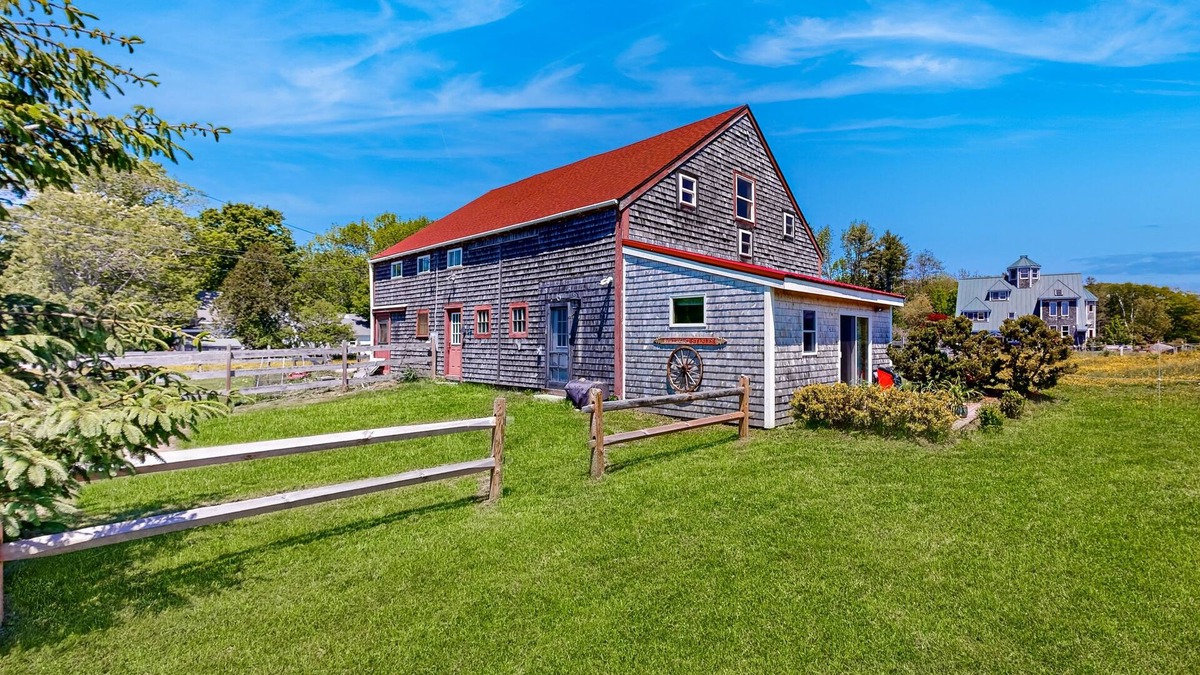 Walpole Apartment | Quaint Maine apartment with water views, well-equipped kitchenette, deck, & AC