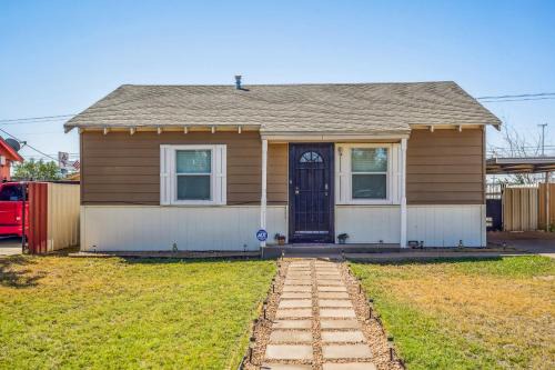 Midland House | Quaint Midland Home about 1 Mi to Downtown!