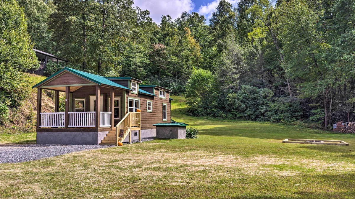 Brevard Cabin | Quaint Mtn Cabin: Tiny Living Near Big Adventure