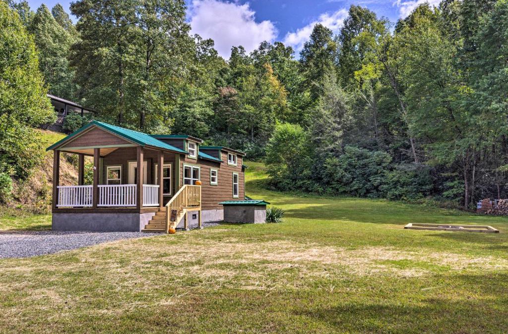 Brevard House | Quaint Mtn Cabin Tiny Living Near Big Adventure