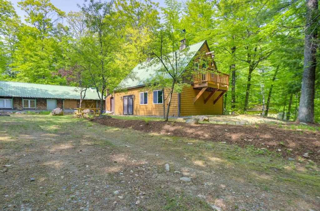 Naples House | Quaint Naples Cottage Walk to Trickey Pond and Cove