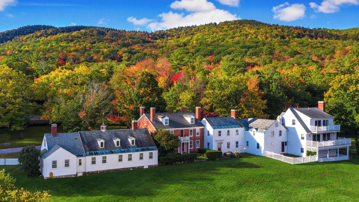 Francestown Bed & Breakfast | Quaint New England Inn at Crotched Mountain!