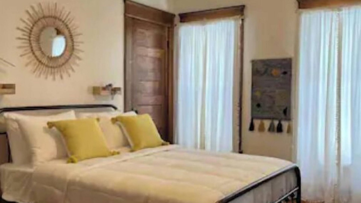 Meadville Apartment | Quaint Pet Friendly 2 Bed Apartment Downtown