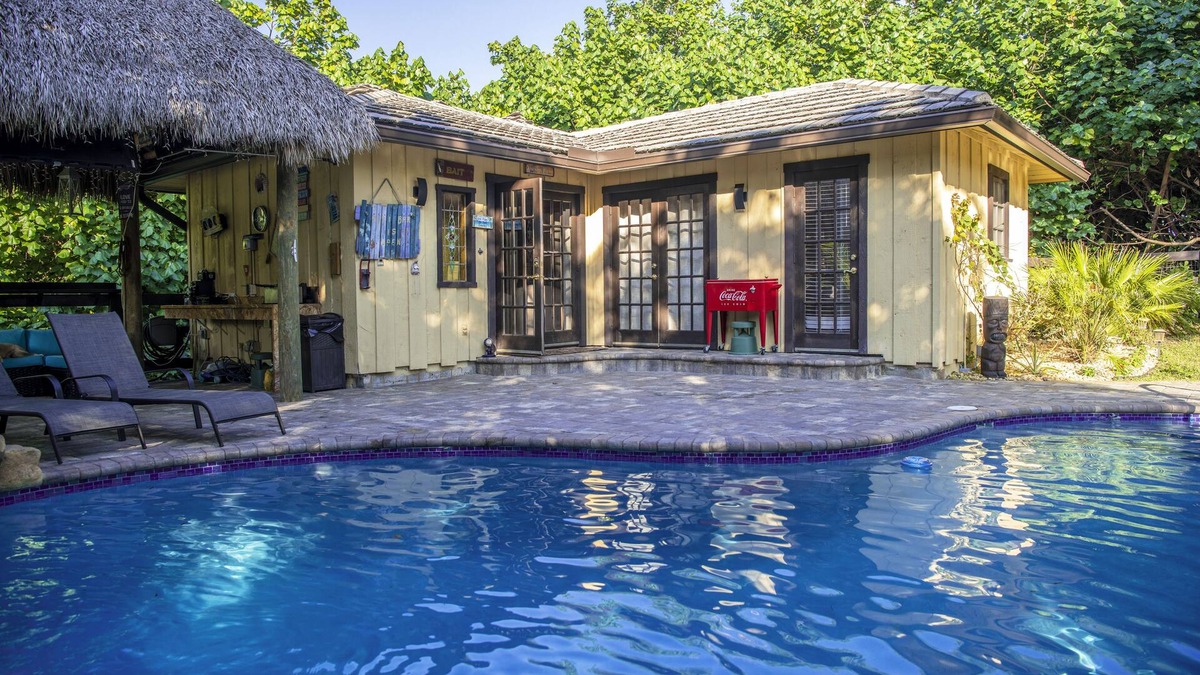 Boynton Beach Apartment | Quaint Pool House in Tropical Setting