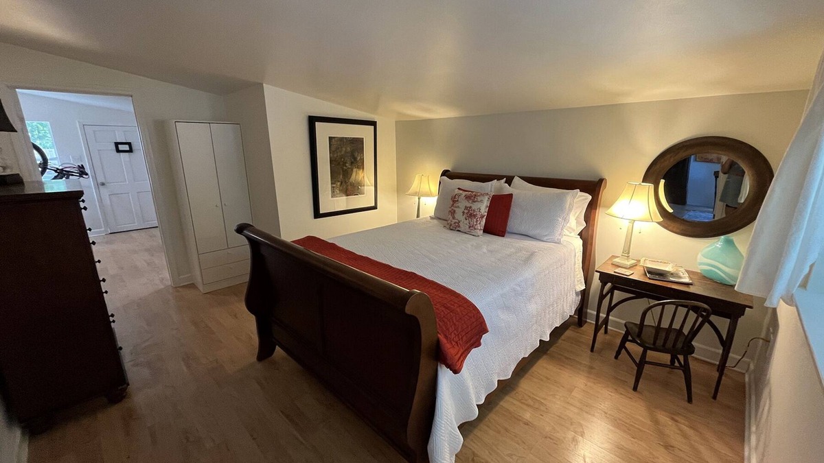 Mandeville Cottage | Quaint private cottage in the heart of Mandeville offers a quiet retreat.