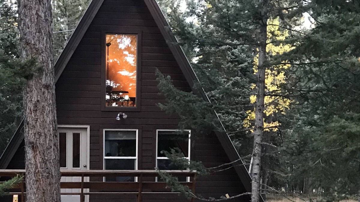 Cimarron Cabin | Quaint, Quiet and Cozy Cottage in the Mountains