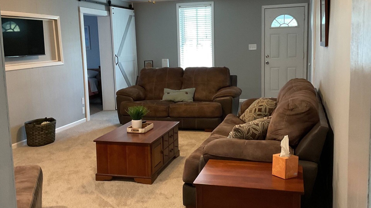 Fostoria House | Quaint recently renovated private home with small town living surroundings