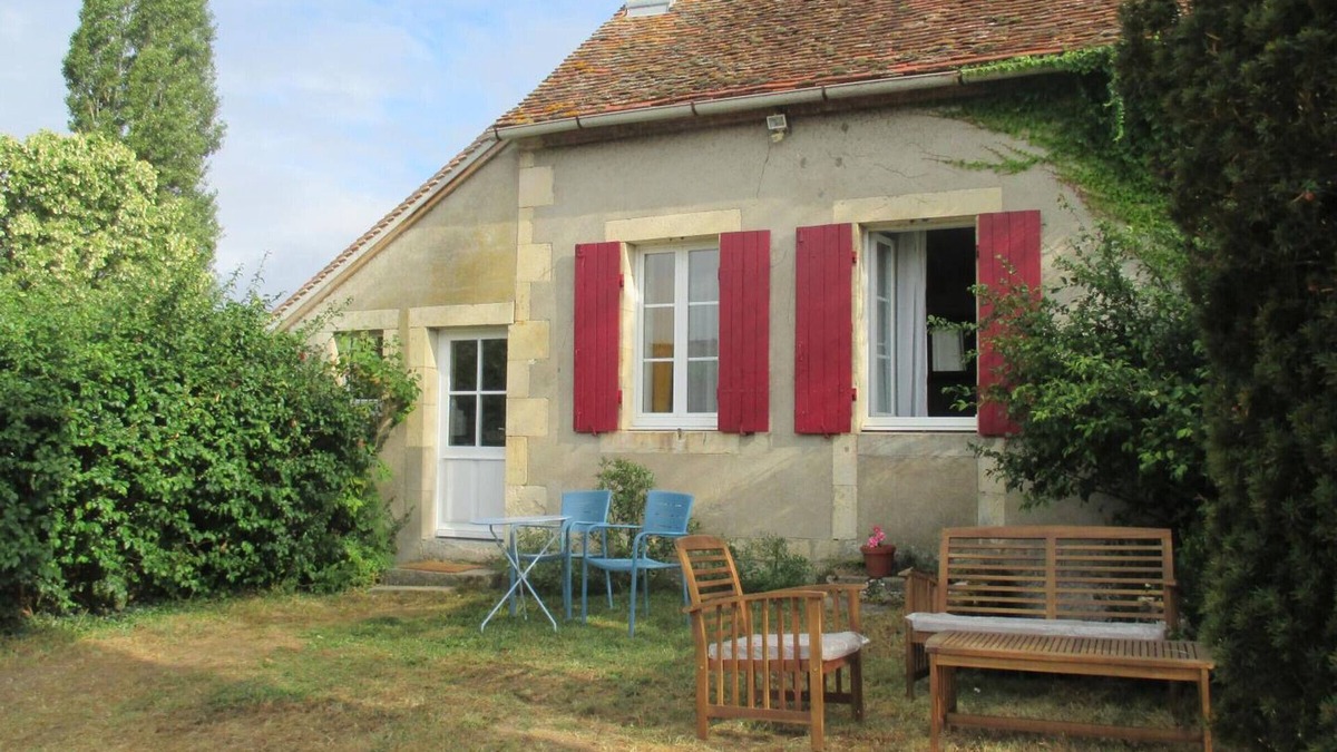 Lurcy-Levis Cottage | Quaint Renovated Cottage with Modern Amenities and Private Garden