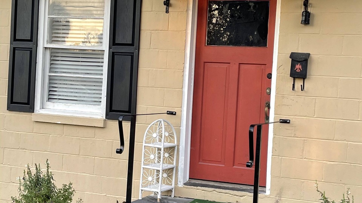 Live Oak House | Quaint rural downtown community close to springs, 3 rivers, biking & equestrian