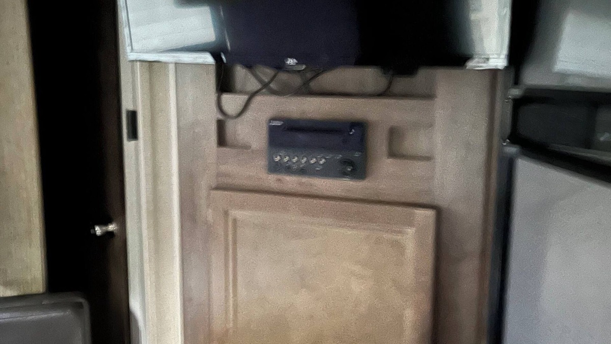 Berrien Springs House | Quaint RV with AC can be picked up in Berrien Springs 29ft a slide out also.