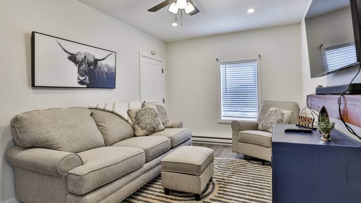 Salem Apartment | Quaint Salem Gem Close to Shopping, Hiking ,Boston