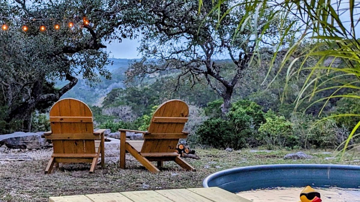 Pipe Creek Cabin | Quaint & Secluded Tiny House w/farm-fresh Breakfast & Beautiful Views!
